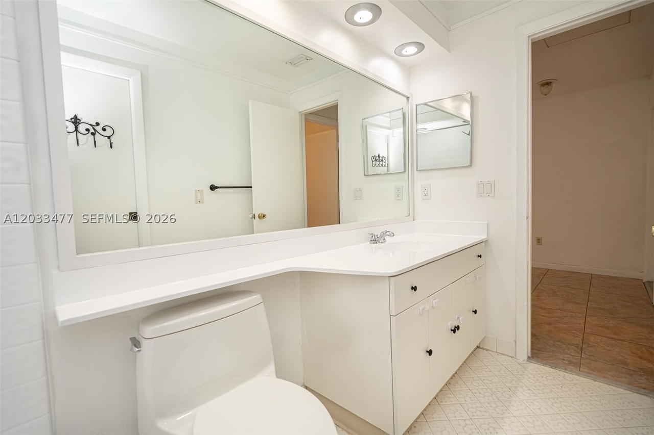 Real estate property located at 15125 48th Ter G-99, Miami-dade, Lakes Of Meadow Vilg Homes, Miami, FL