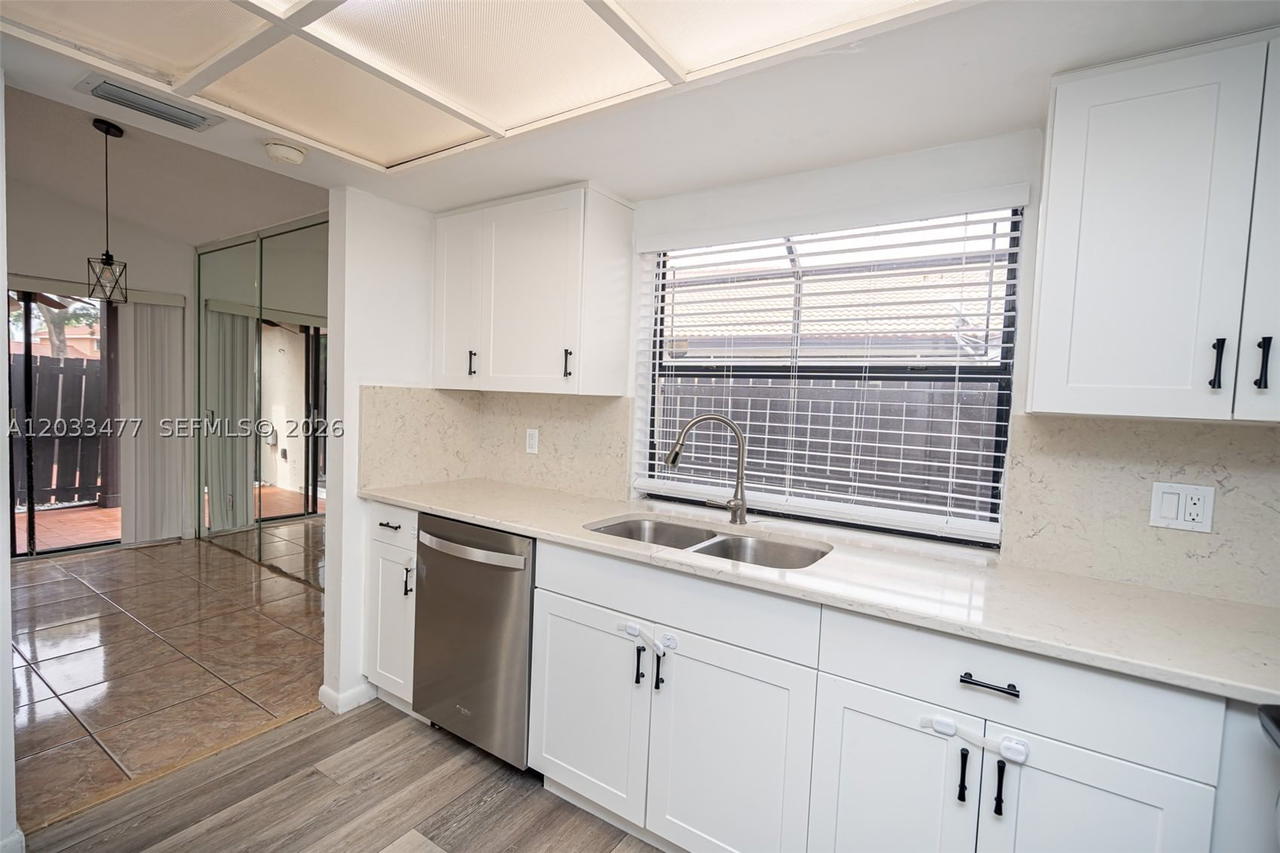 Real estate property located at 15125 48th Ter G-99, Miami-dade, Lakes Of Meadow Vilg Homes, Miami, FL