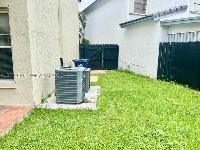 Real estate property located at 1095 135th Pl, Miami-dade, Tamiami Lakes Sec 6, Miami, FL