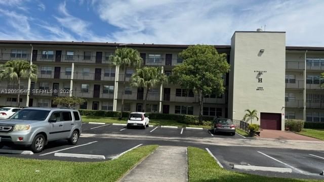 Real estate property located at 1200 137th Ave #211E, Broward, Suffolk At Century Villag, Pembroke Pines, FL