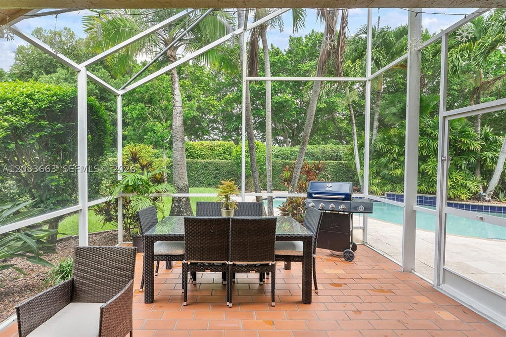 Real estate property located at 2013 Island Cir, Broward, Country Isles Cove, Weston, FL