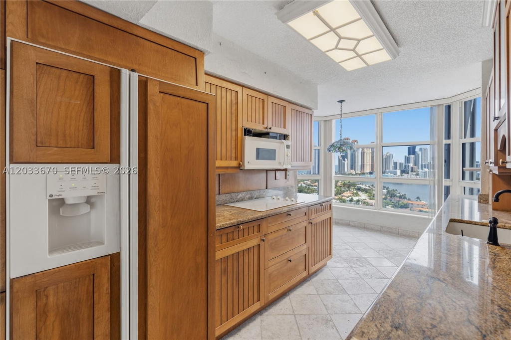 Real estate property located at 19195 36th Ct #2410, Miami-dade, Mystic Pointe Condo No Tw, Aventura, FL