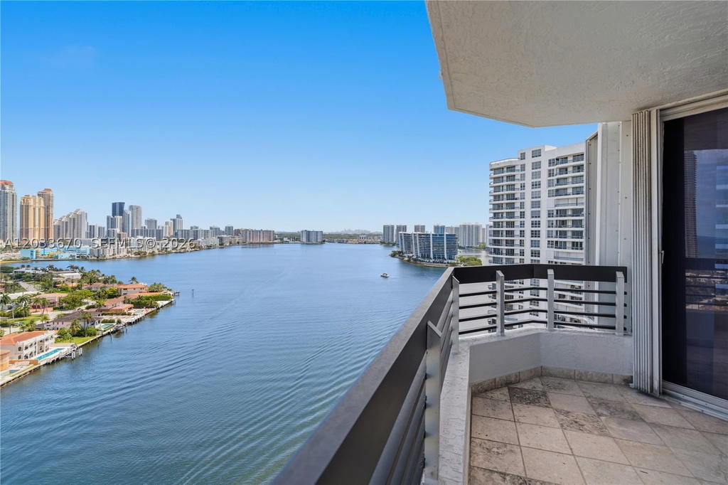 Real estate property located at 19195 36th Ct #2410, Miami-dade, Mystic Pointe Condo No Tw, Aventura, FL