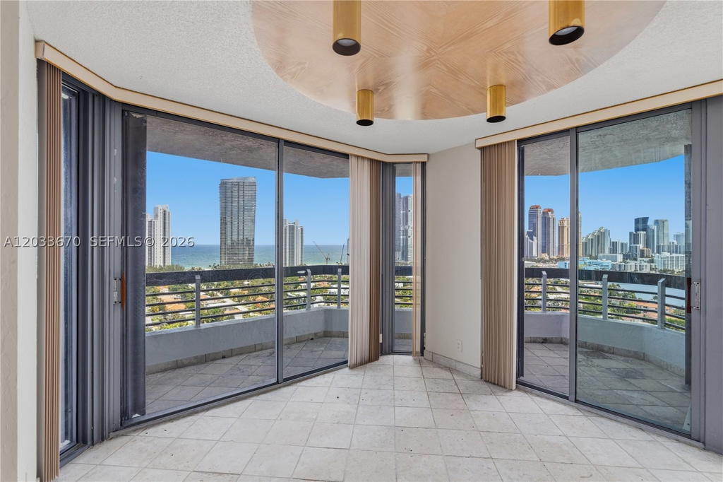 Real estate property located at 19195 36th Ct #2410, Miami-dade, Mystic Pointe Condo No Tw, Aventura, FL
