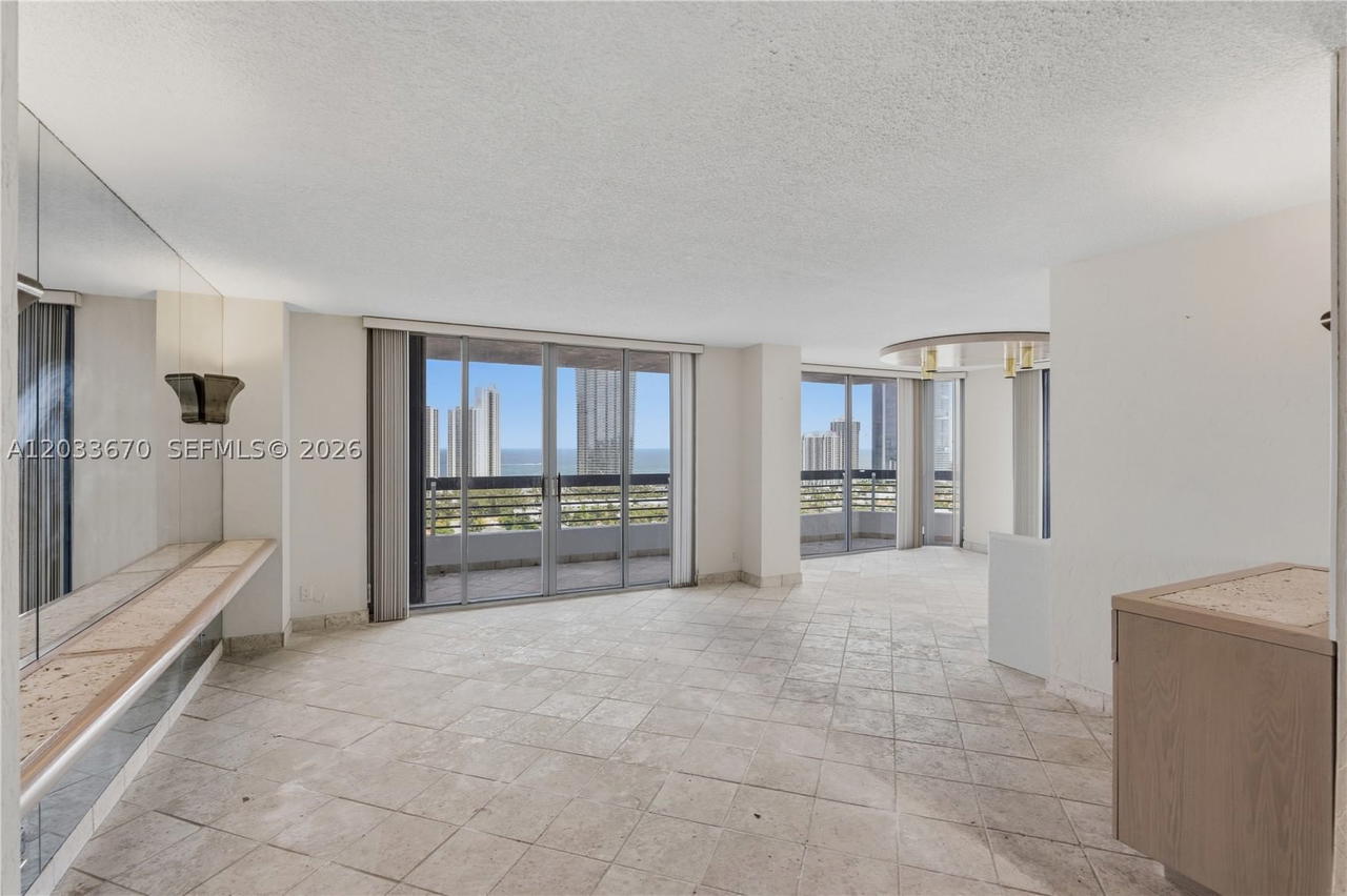 Real estate property located at 19195 36th Ct #2410, Miami-dade, Mystic Pointe Condo No Tw, Aventura, FL