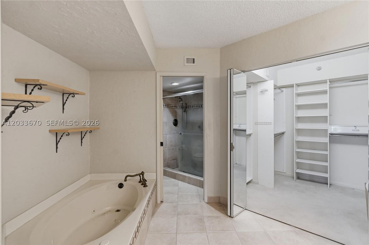 Real estate property located at 19195 36th Ct #2410, Miami-dade, Mystic Pointe Condo No Tw, Aventura, FL