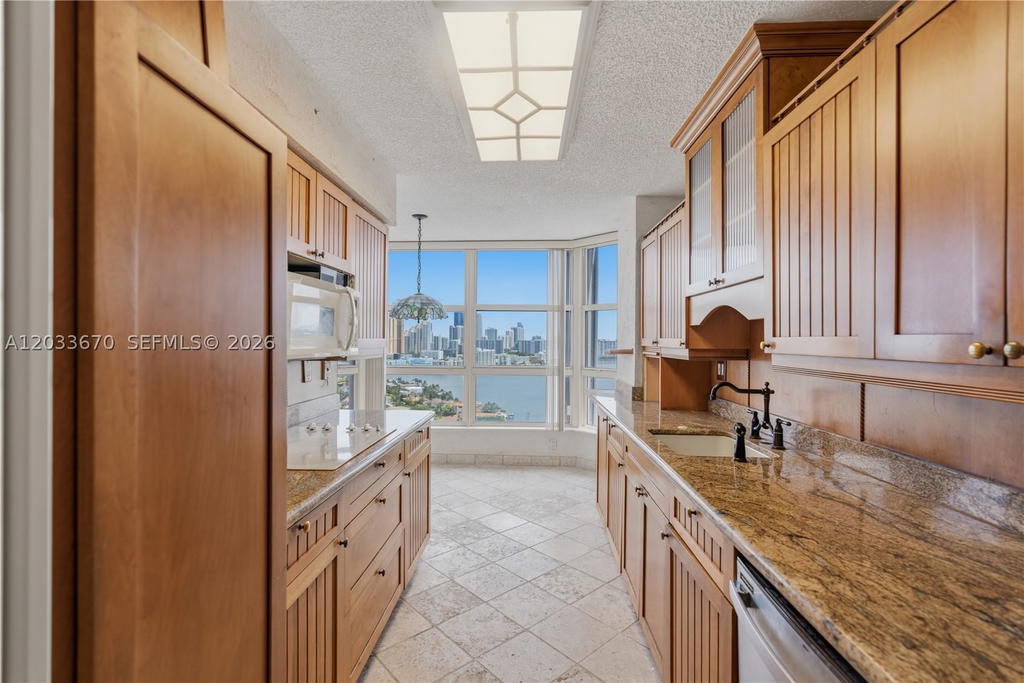 Real estate property located at 19195 36th Ct #2410, Miami-dade, Mystic Pointe Condo No Tw, Aventura, FL
