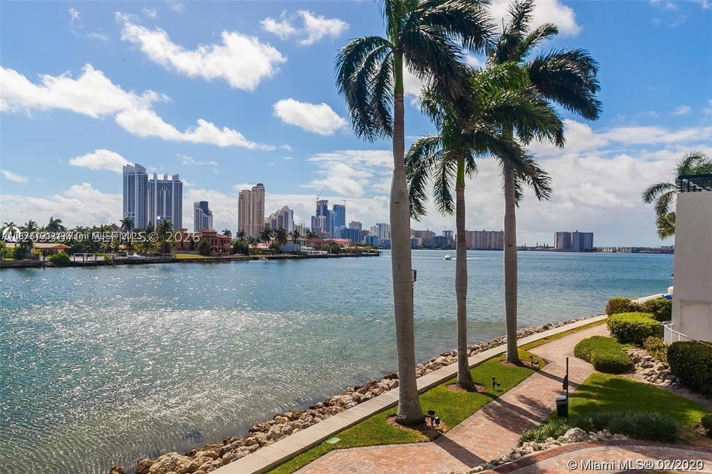 Real estate property located at 19195 36th Ct #2410, Miami-dade, Mystic Pointe Condo No Tw, Aventura, FL