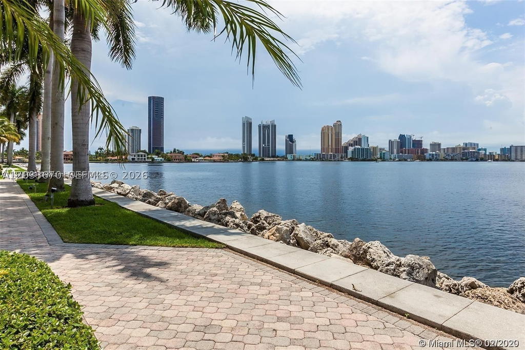 Real estate property located at 19195 36th Ct #2410, Miami-dade, Mystic Pointe Condo No Tw, Aventura, FL
