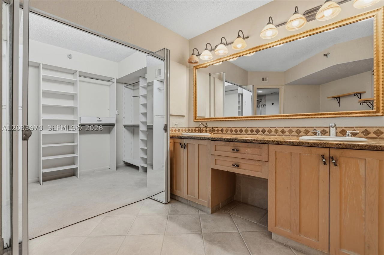 Real estate property located at 19195 36th Ct #2410, Miami-dade, Mystic Pointe Condo No Tw, Aventura, FL