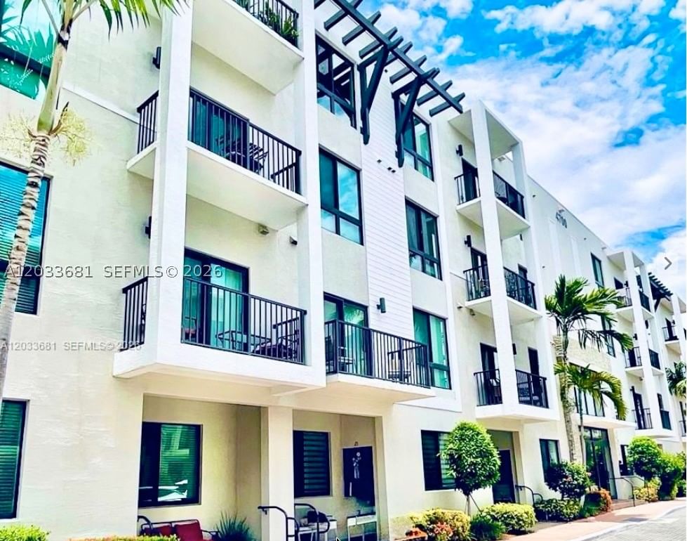 Real estate property located at 4700 84th Ave #15, Miami-dade, Urbana At The Residences, Doral, FL
