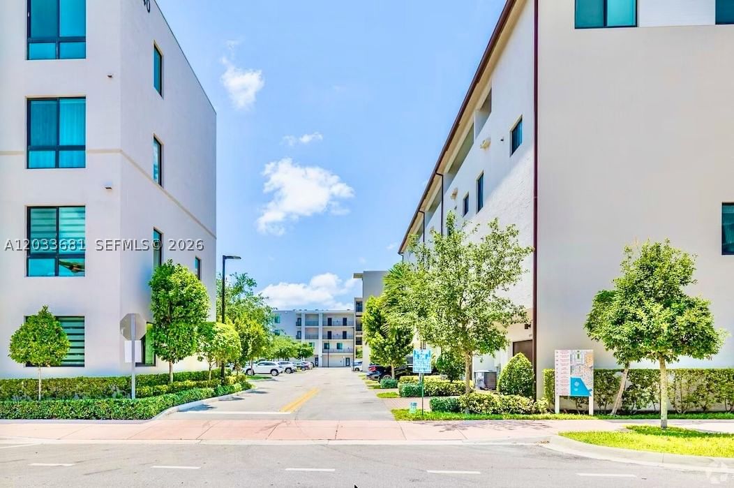 Real estate property located at 4700 84th Ave #15, Miami-dade, Urbana At The Residences, Doral, FL