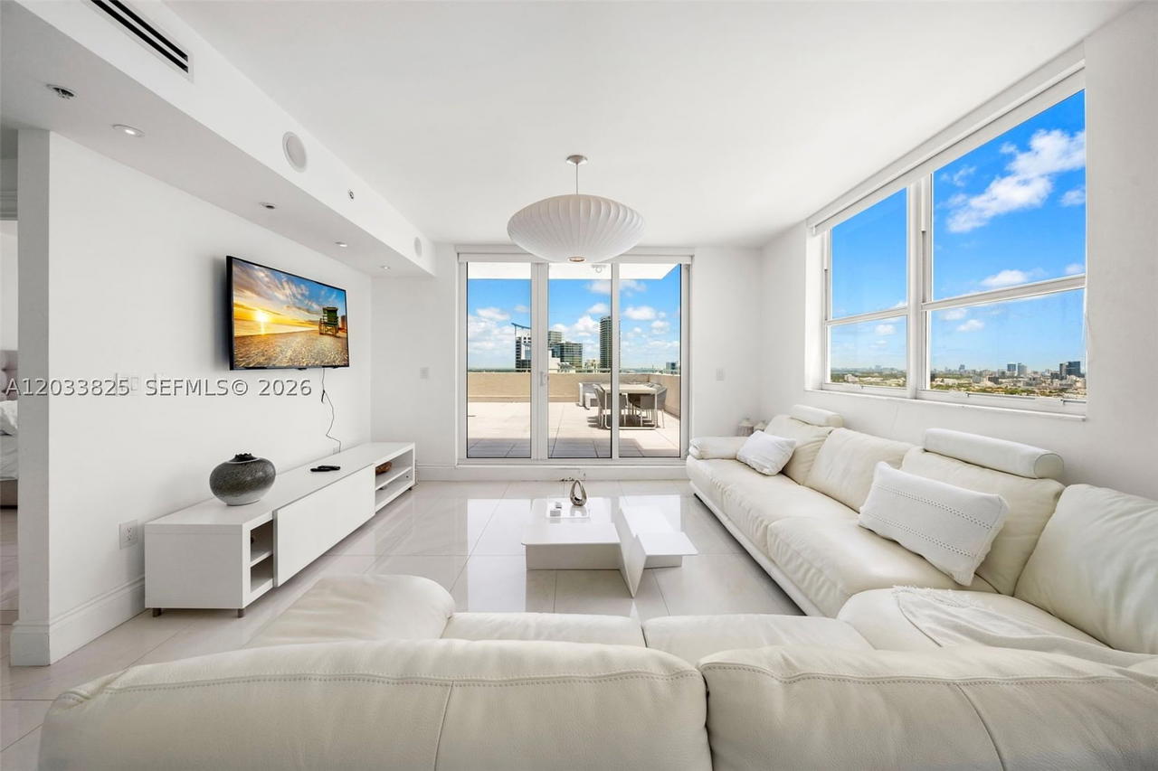 Real estate property located at 90 Alton Rd PH3209, Miami-dade, Yacht Club At Portofino C, Miami Beach, FL