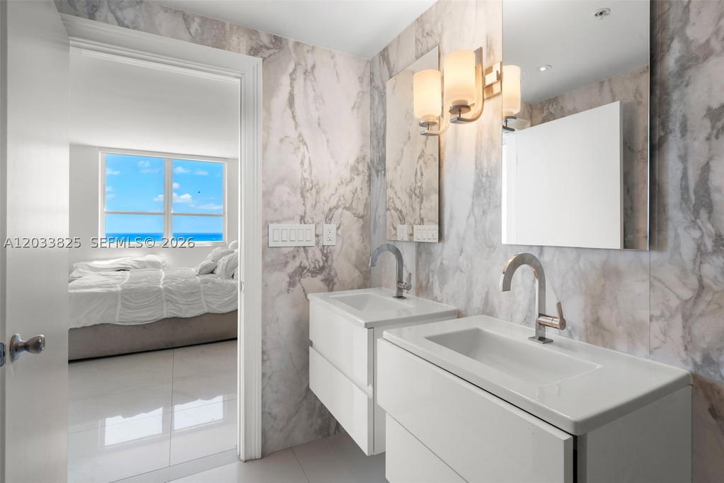 Real estate property located at 90 Alton Rd PH3209, Miami-dade, Yacht Club At Portofino C, Miami Beach, FL