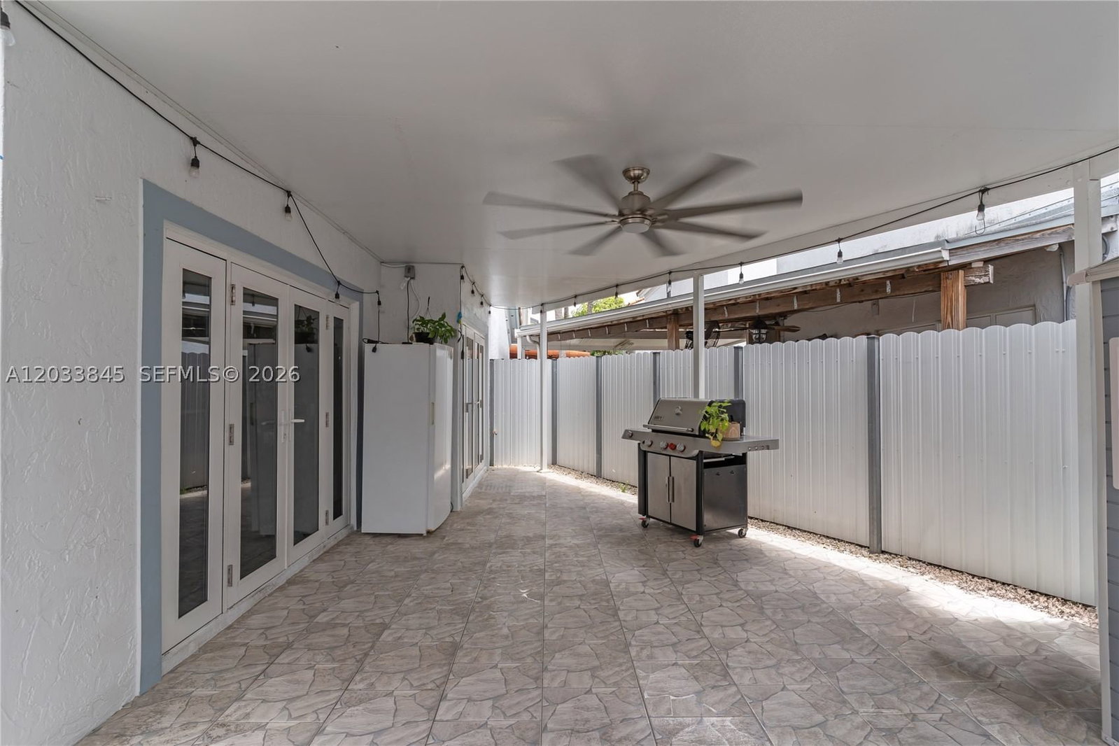 Real estate property located at 979 126th Path, Miami-dade, Lake Pointe Sec 4, Miami, FL