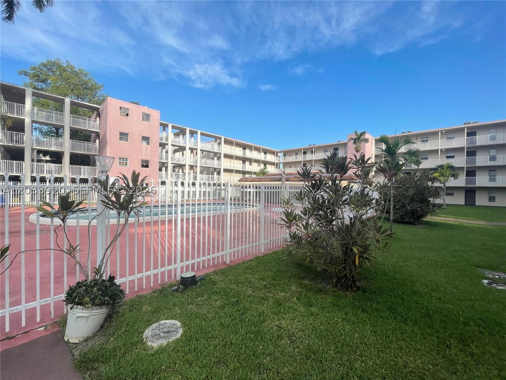 Real estate property located at 2800 56th Ave F201, Broward, Brookfield Square Condo, Lauderhill, FL