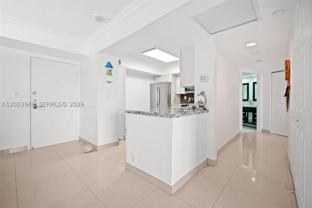 Real estate property located at 19101 36th Ct #504, Miami-dade, Mystic Pointe Condo No Th, Aventura, FL