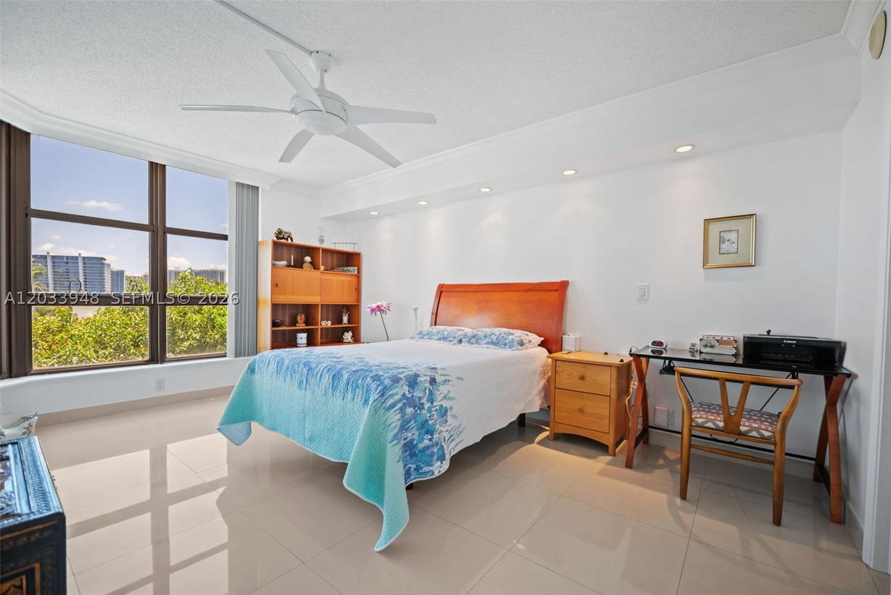 Real estate property located at 19101 36th Ct #504, Miami-dade, Mystic Pointe Condo No Th, Aventura, FL