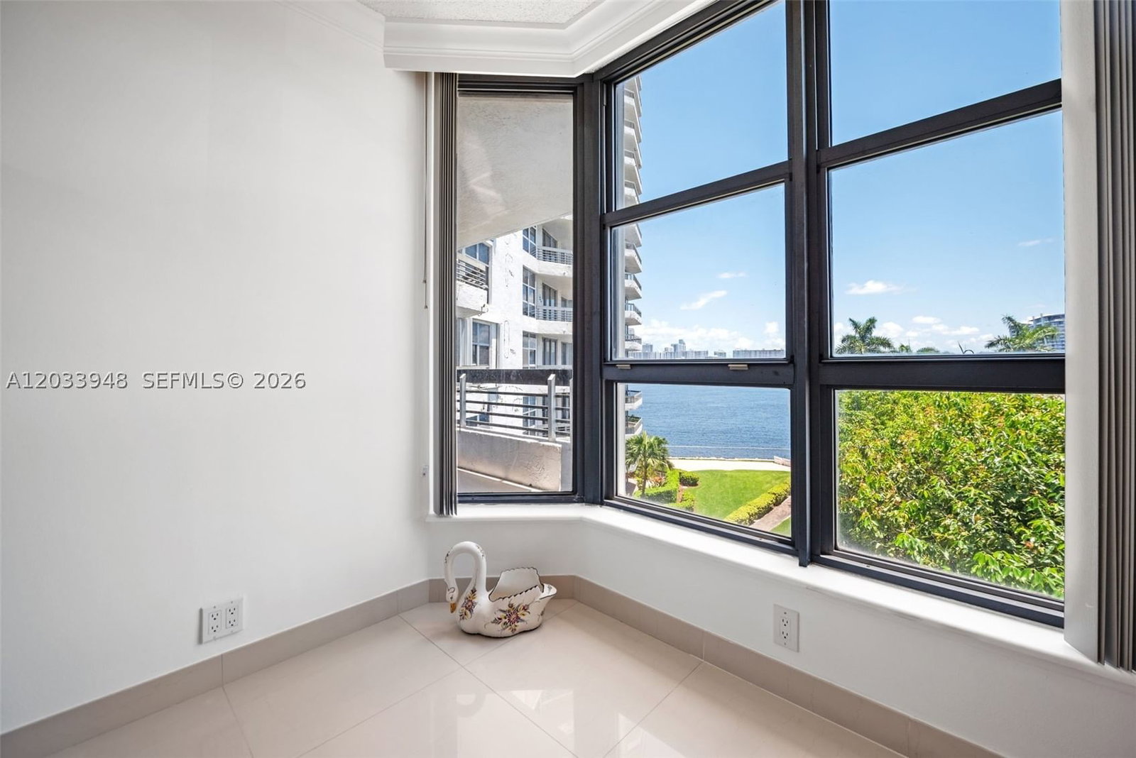 Real estate property located at 19101 36th Ct #504, Miami-dade, Mystic Pointe Condo No Th, Aventura, FL