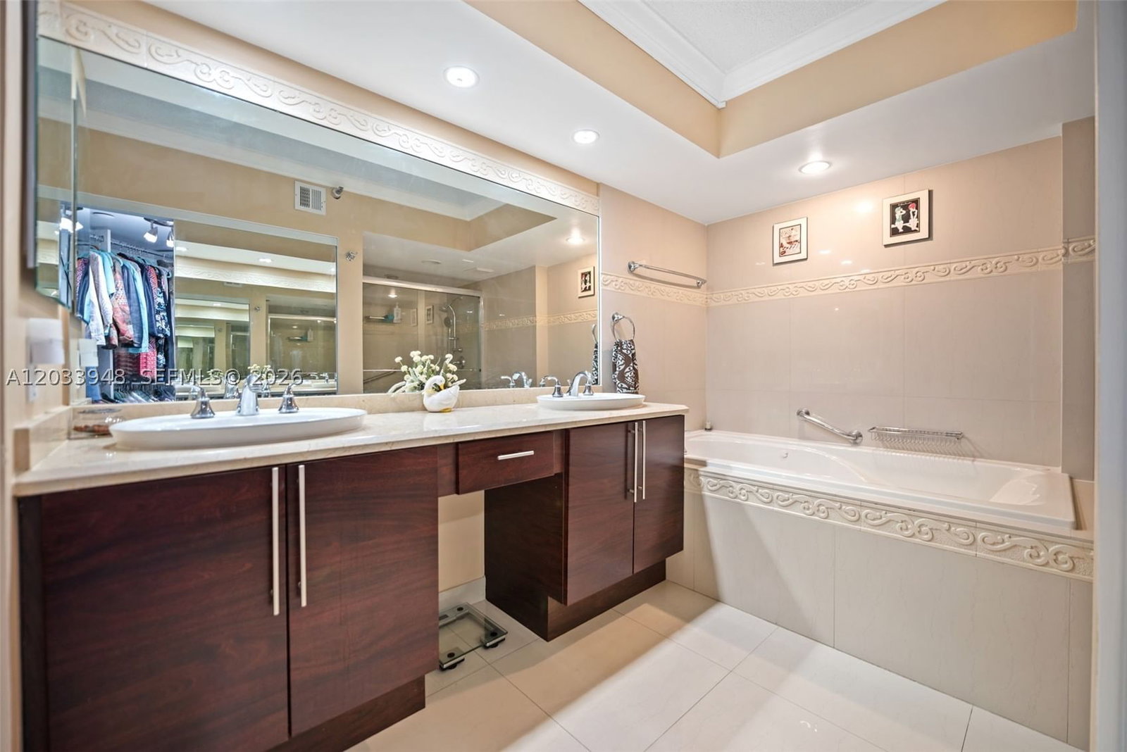 Real estate property located at 19101 36th Ct #504, Miami-dade, Mystic Pointe Condo No Th, Aventura, FL