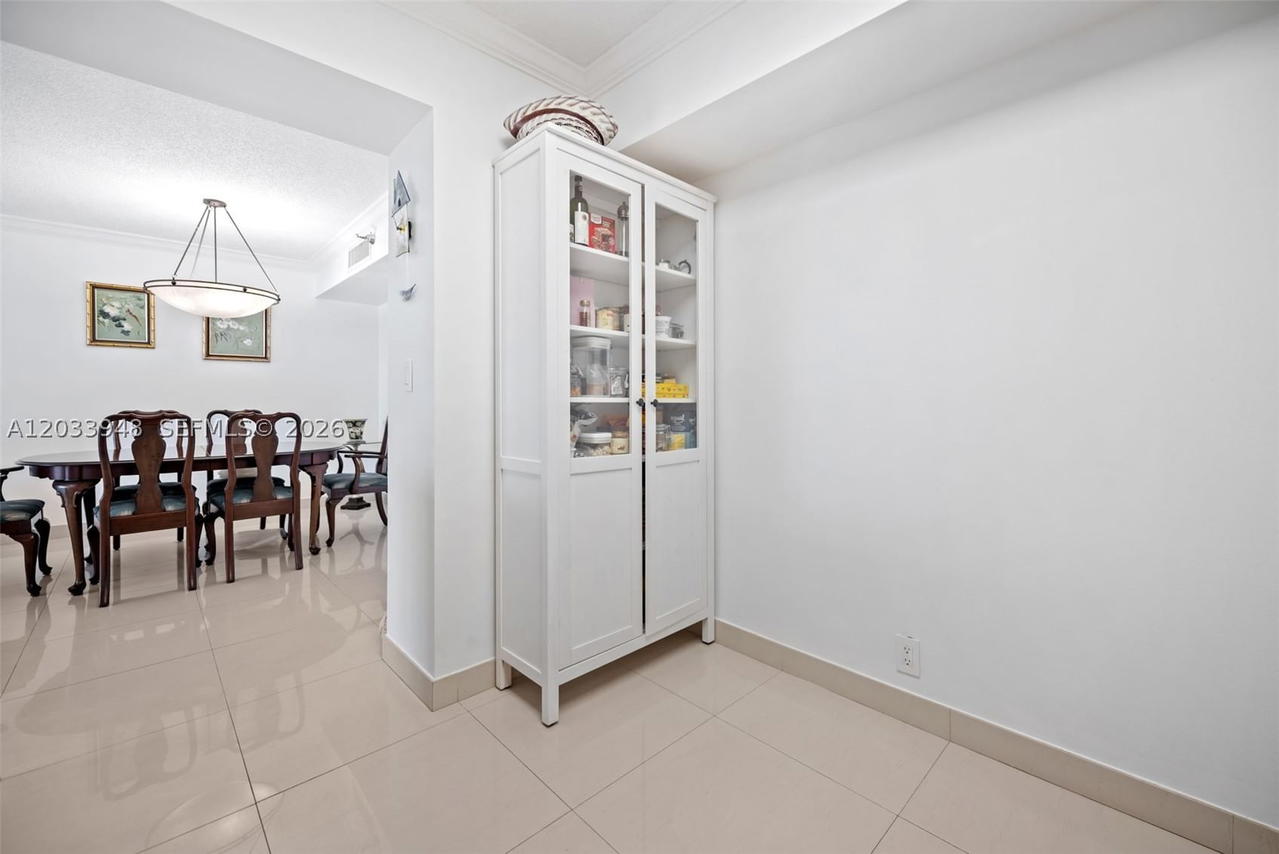 Real estate property located at 19101 36th Ct #504, Miami-dade, Mystic Pointe Condo No Th, Aventura, FL