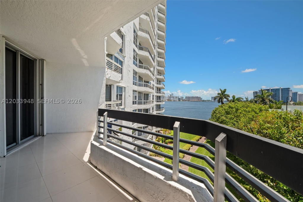 Real estate property located at 19101 36th Ct #504, Miami-dade, Mystic Pointe Condo No Th, Aventura, FL