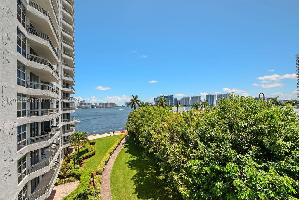 Real estate property located at 19101 36th Ct #504, Miami-dade, Mystic Pointe Condo No Th, Aventura, FL