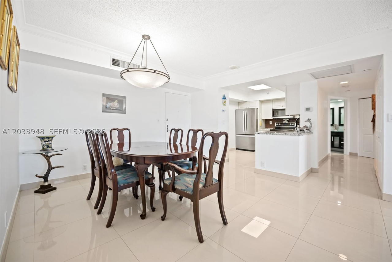 Real estate property located at 19101 36th Ct #504, Miami-dade, Mystic Pointe Condo No Th, Aventura, FL