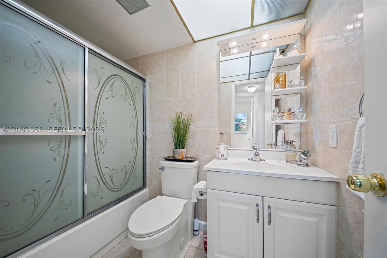 Real estate property located at 8951 Sunrise Lakes Blvd #301, Broward, Sunrise Lakes 87 Condo, Sunrise, FL