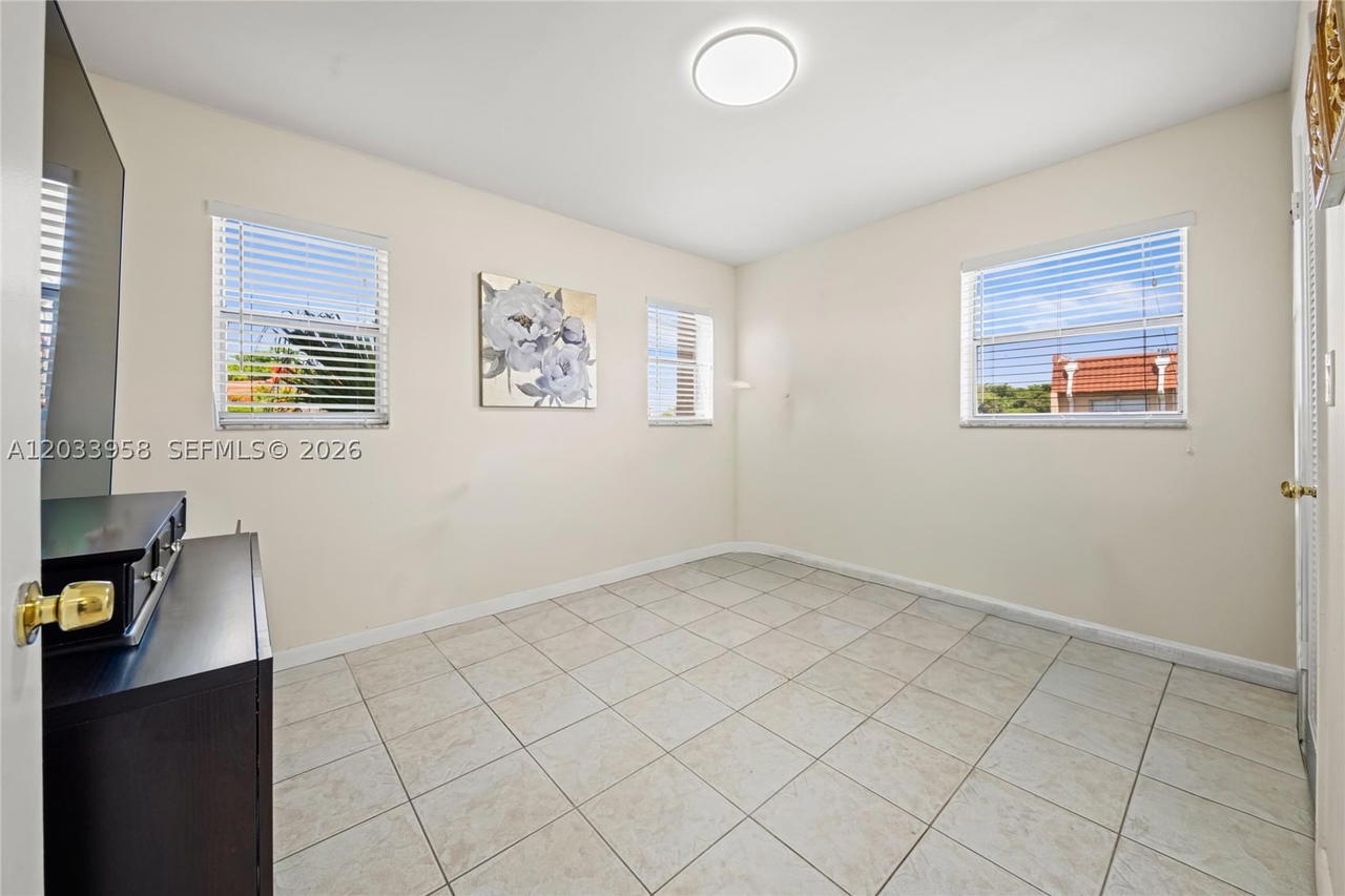 Real estate property located at 8951 Sunrise Lakes Blvd #301, Broward, Sunrise Lakes 87 Condo, Sunrise, FL