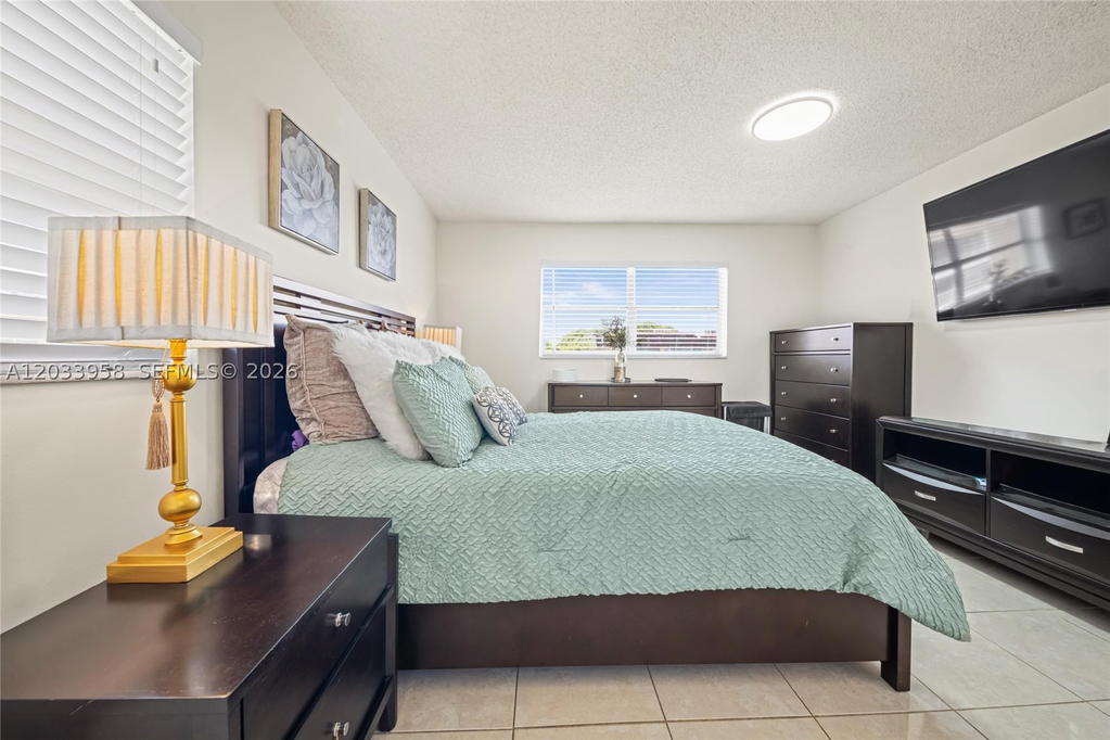 Real estate property located at 8951 Sunrise Lakes Blvd #301, Broward, Sunrise Lakes 87 Condo, Sunrise, FL
