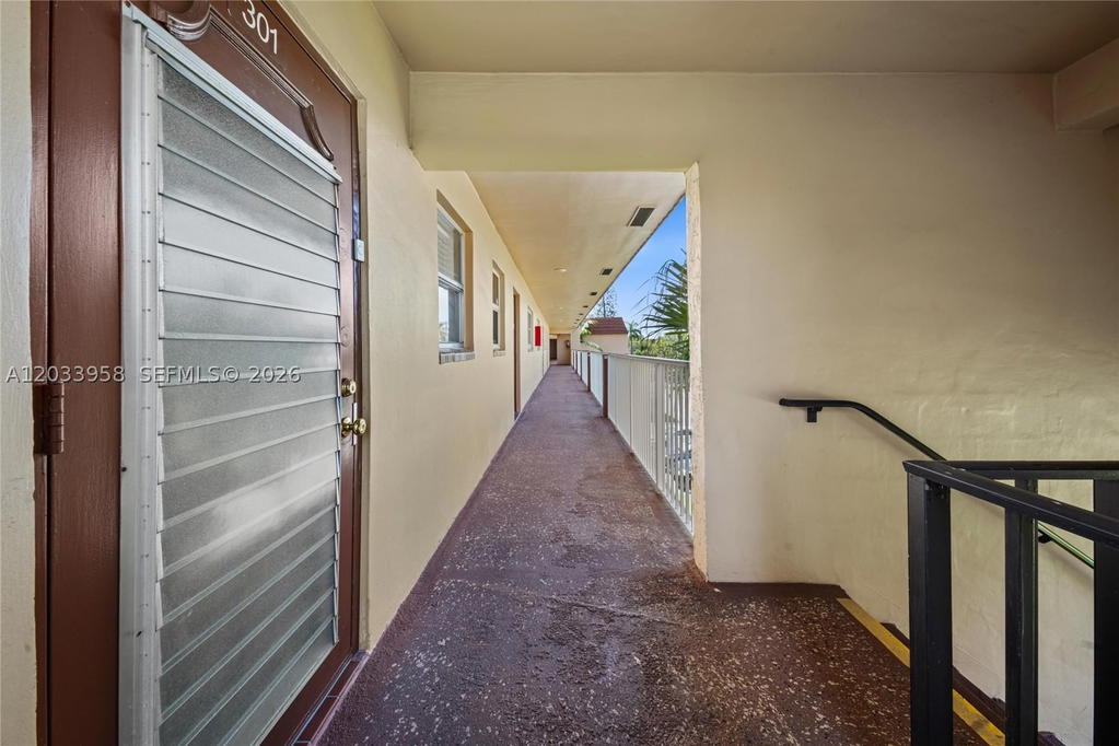 Real estate property located at 8951 Sunrise Lakes Blvd #301, Broward, Sunrise Lakes 87 Condo, Sunrise, FL