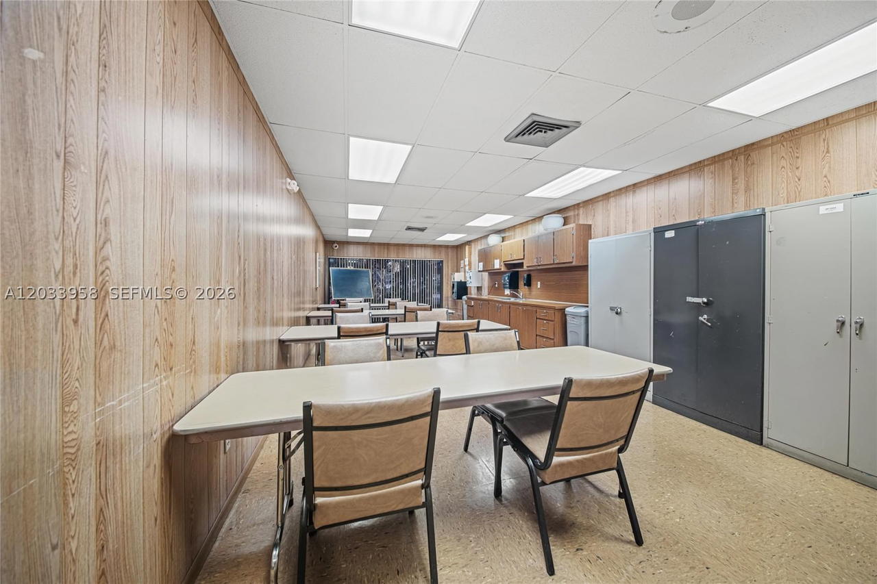 Real estate property located at 8951 Sunrise Lakes Blvd #301, Broward, Sunrise Lakes 87 Condo, Sunrise, FL
