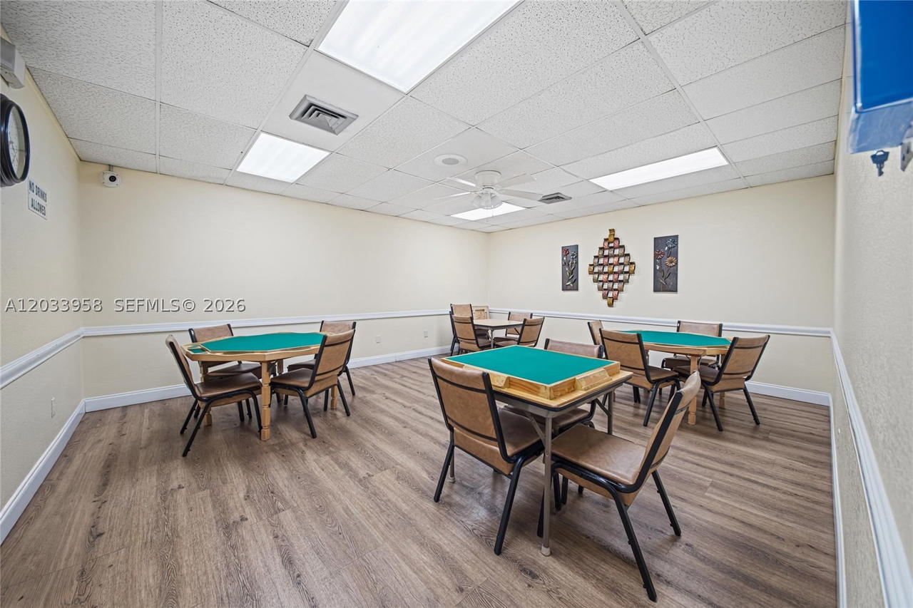 Real estate property located at 8951 Sunrise Lakes Blvd #301, Broward, Sunrise Lakes 87 Condo, Sunrise, FL