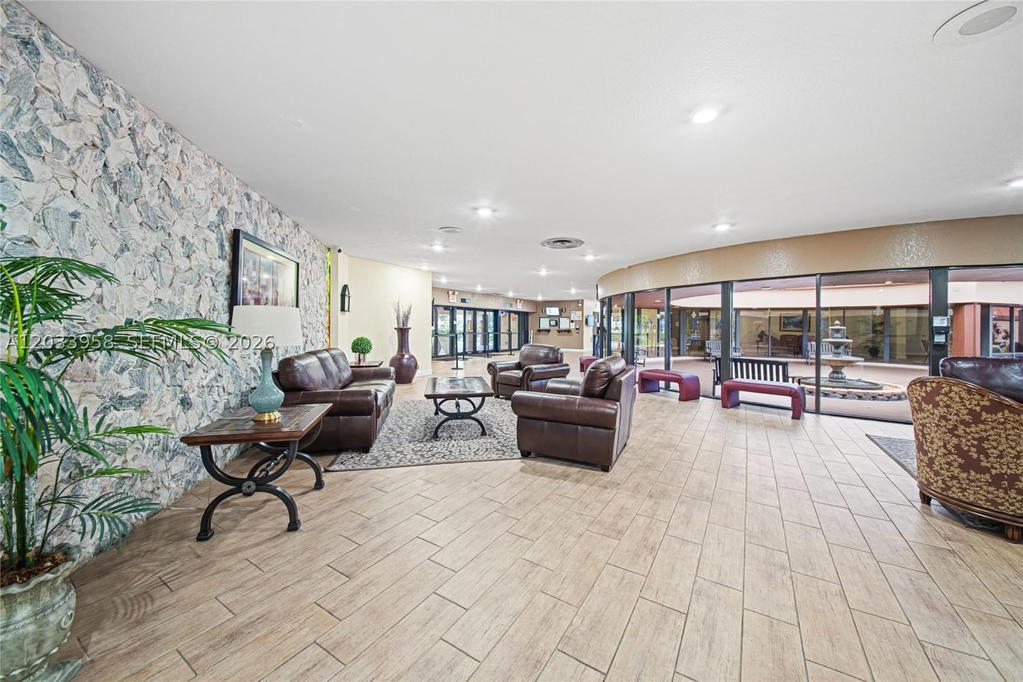 Real estate property located at 8951 Sunrise Lakes Blvd #301, Broward, Sunrise Lakes 87 Condo, Sunrise, FL