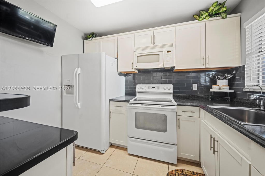 Real estate property located at 8951 Sunrise Lakes Blvd #301, Broward, Sunrise Lakes 87 Condo, Sunrise, FL