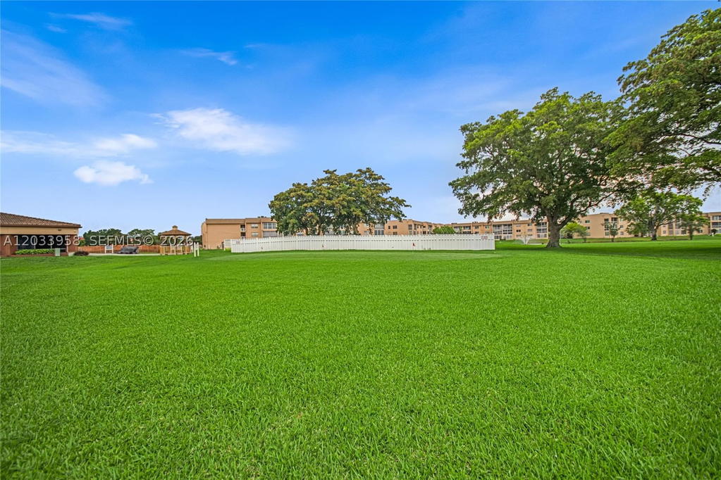 Real estate property located at 8951 Sunrise Lakes Blvd #301, Broward, Sunrise Lakes 87 Condo, Sunrise, FL