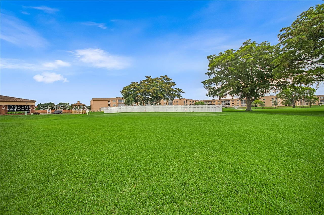 Real estate property located at 8951 Sunrise Lakes Blvd #301, Broward, Sunrise Lakes 87 Condo, Sunrise, FL