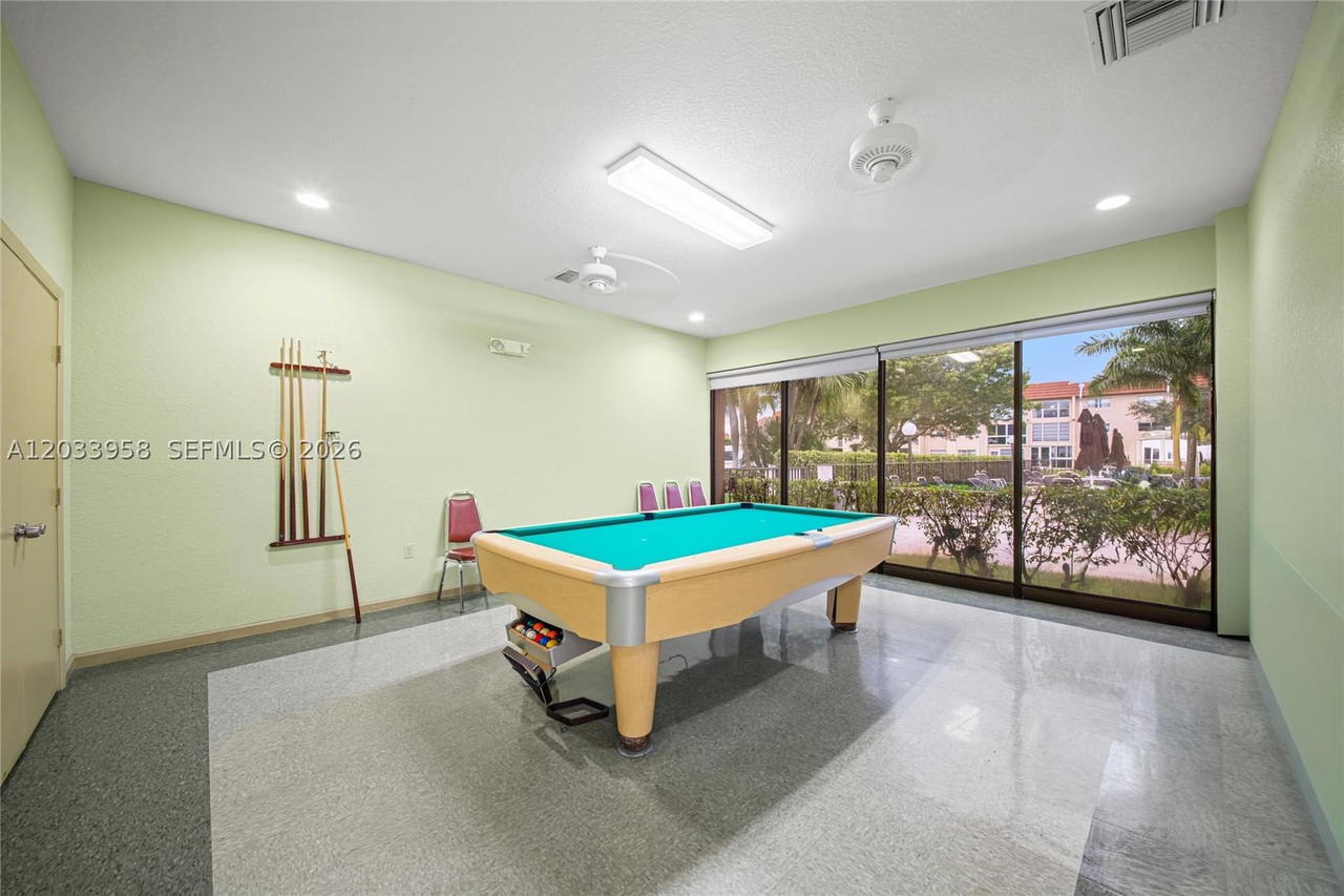 Real estate property located at 8951 Sunrise Lakes Blvd #301, Broward, Sunrise Lakes 87 Condo, Sunrise, FL