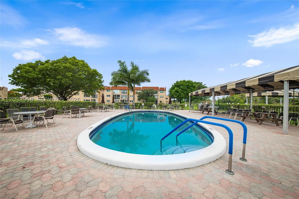 Real estate property located at 8951 Sunrise Lakes Blvd #301, Broward, Sunrise Lakes 87 Condo, Sunrise, FL