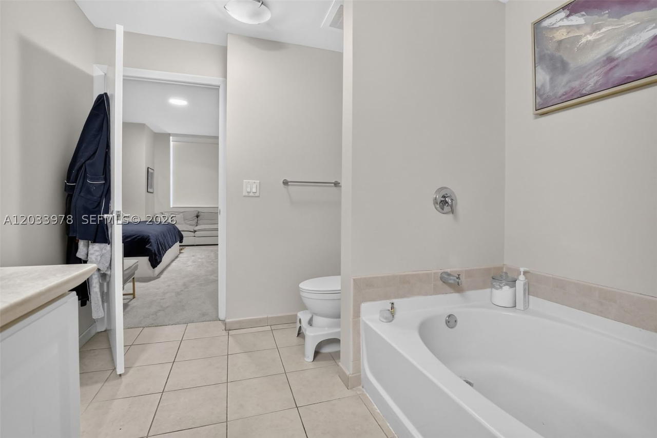 Real estate property located at 3340 190th St #402, Miami-dade, Aventura Marina Condo Num, Aventura, FL