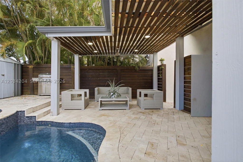 Real estate property located at 7315 158th Ave, Miami-dade, Weitzer Lago Mar Homes, Miami, FL