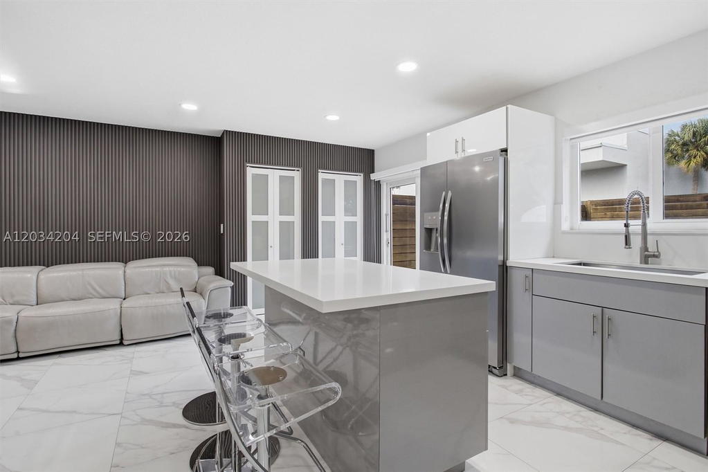 Real estate property located at 7315 158th Ave, Miami-dade, Weitzer Lago Mar Homes, Miami, FL