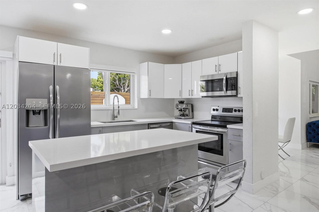 Real estate property located at 7315 158th Ave, Miami-dade, Weitzer Lago Mar Homes, Miami, FL