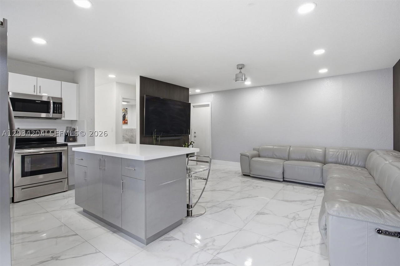 Real estate property located at 7315 158th Ave, Miami-dade, Weitzer Lago Mar Homes, Miami, FL
