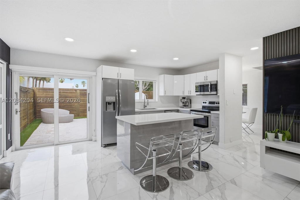 Real estate property located at 7315 158th Ave, Miami-dade, Weitzer Lago Mar Homes, Miami, FL