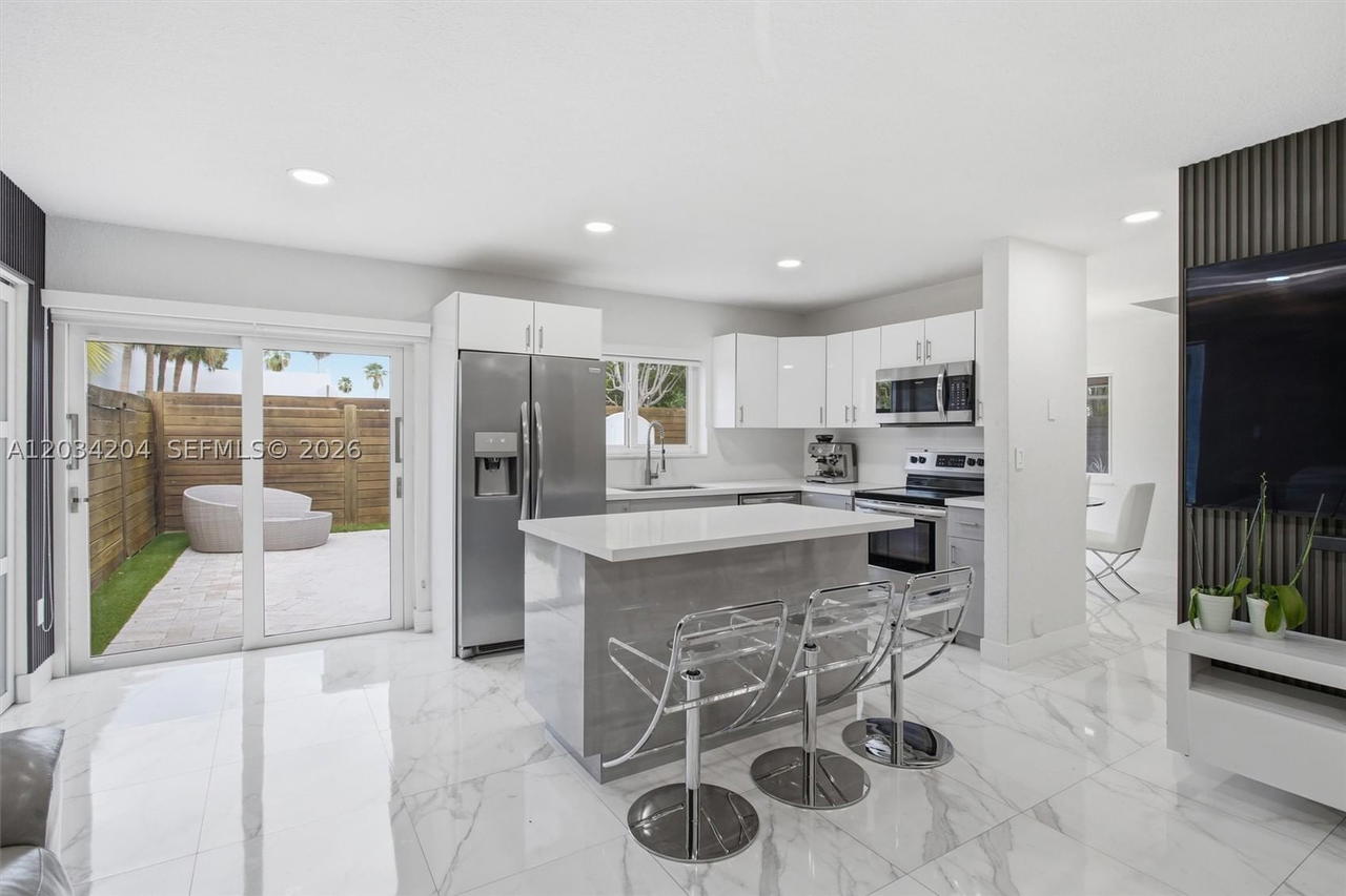 Real estate property located at 7315 158th Ave, Miami-dade, Weitzer Lago Mar Homes, Miami, FL