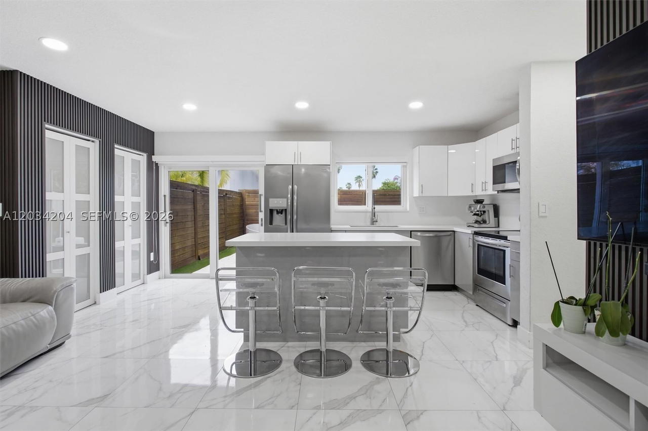 Real estate property located at 7315 158th Ave, Miami-dade, Weitzer Lago Mar Homes, Miami, FL