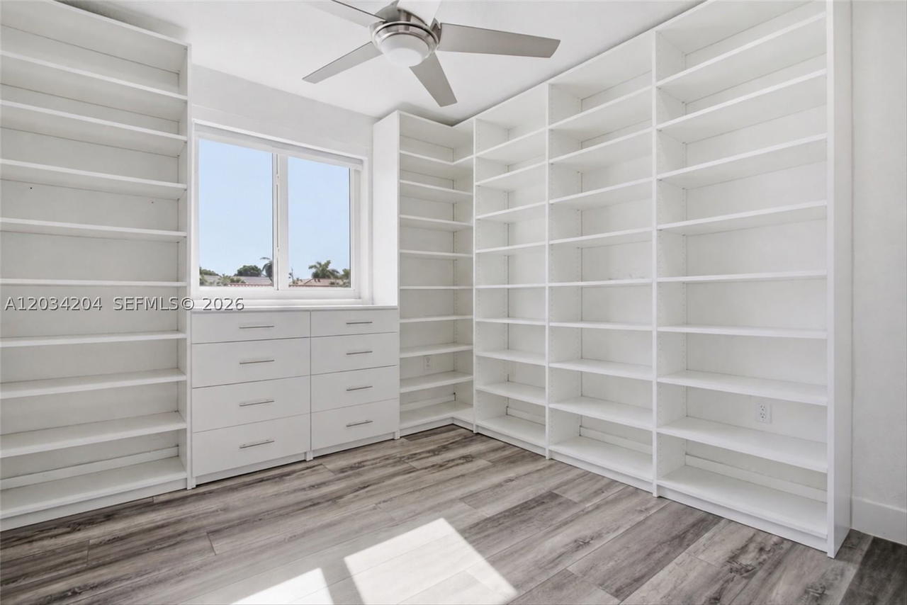 Real estate property located at 7315 158th Ave, Miami-dade, Weitzer Lago Mar Homes, Miami, FL