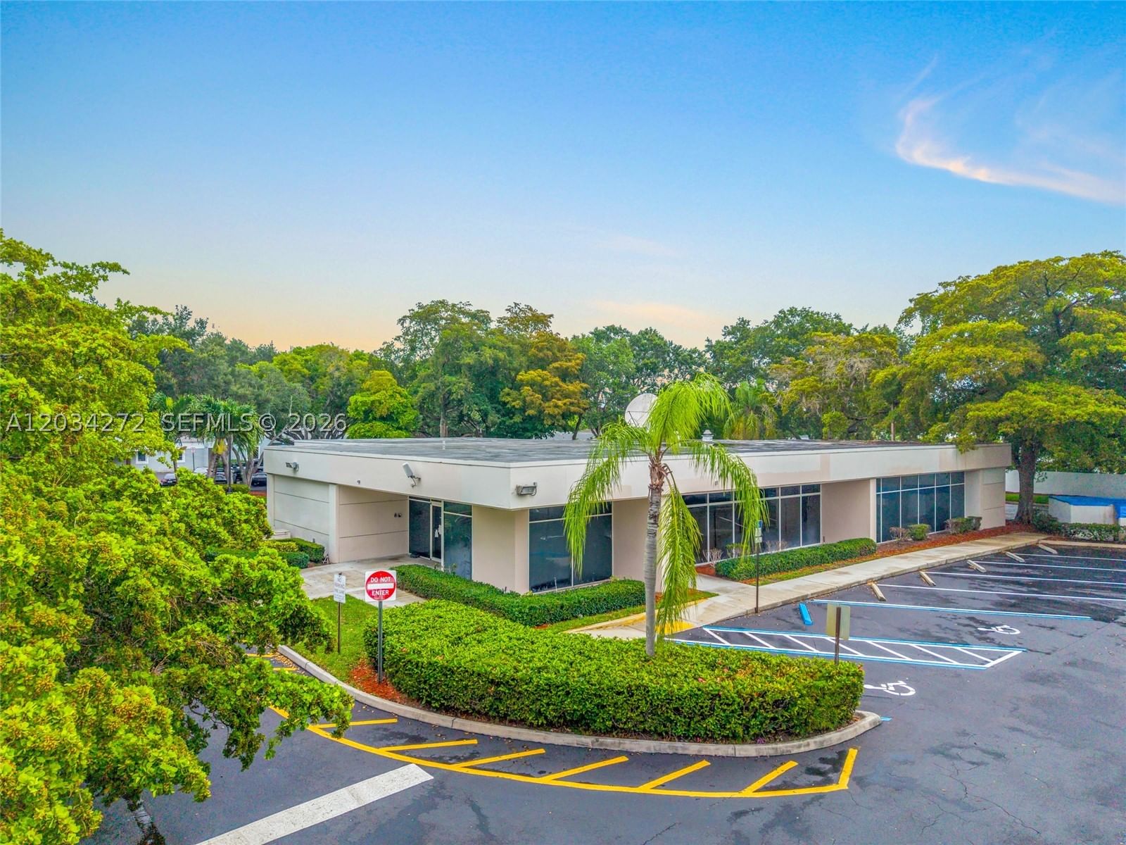 Real estate property located at 8200 University Dr, Broward, Lyons Commercial Sub No 3, Tamarac, FL